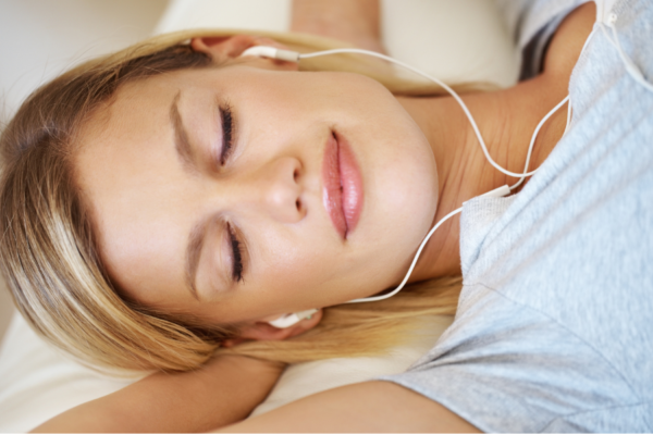 Muzikoterapie: Zvuková síla hojení a jak proměňuje životy